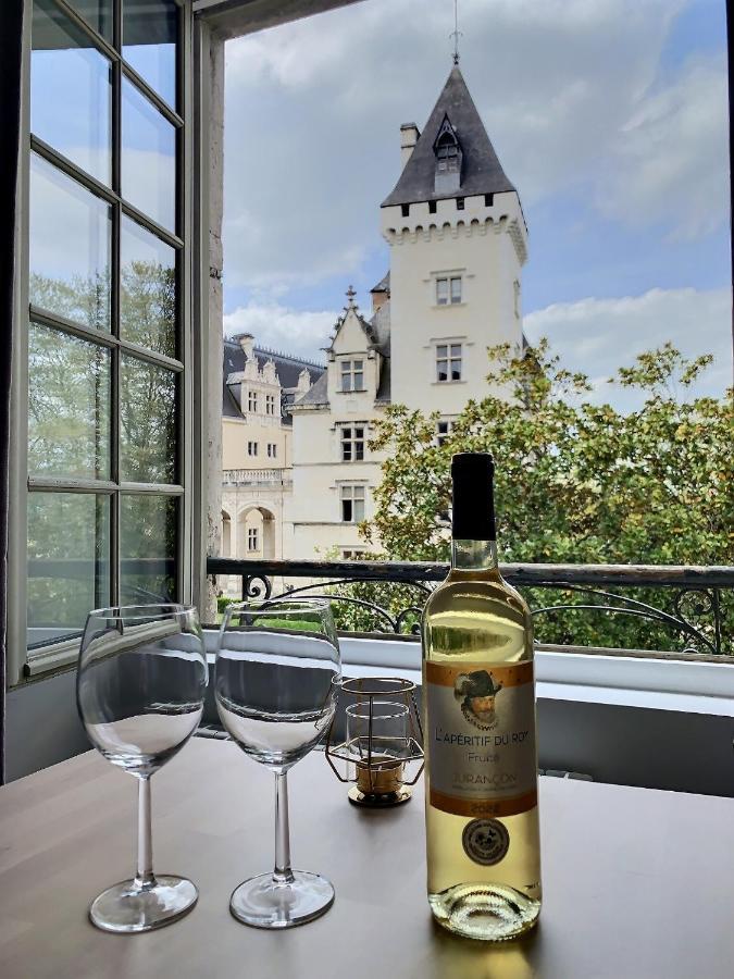 Vue Magique Sur Le Chateau Dans Un Quartier Populaire Pau Extérieur photo